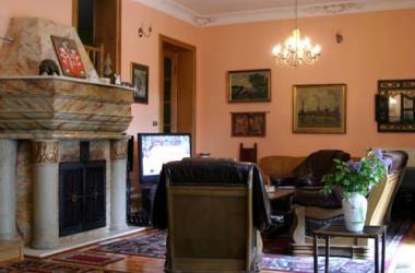 Dom z ogrodem nad jeziorem