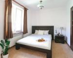 eXcell-in Old Town Apartment