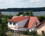 Całoroczne domy na wsi nad jeziorem u Kasi