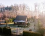 Sosnowy Domek otoczony lasem