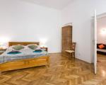 Quiet Old Town Apartment