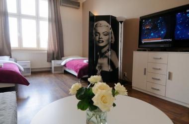 Hollywood Apartments