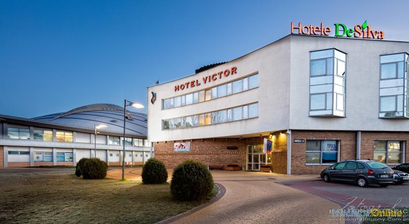 Hotel Victor Pruszków by DeSilva