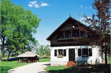 MAZURU - gospodarstwo Agroturystyczne oraz drewniany domek