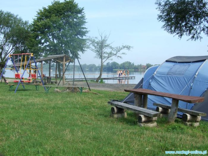 Pole namiotowe i Stajnia JĘDRUSIOWA POLANA nad Jeziorem Białym