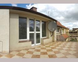 Słoneczny apartament z balkonem