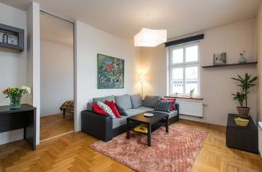 Superb loft in artistic district.