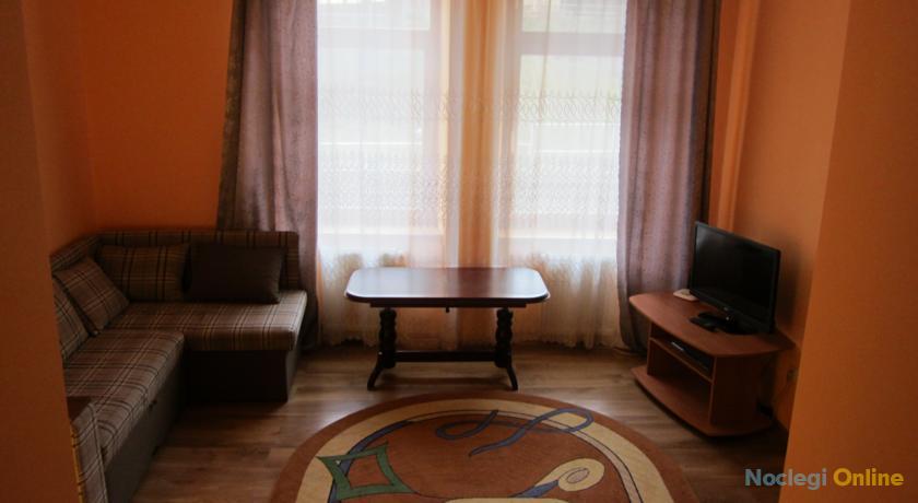 Three bedroom aparts on Uzhgorodska